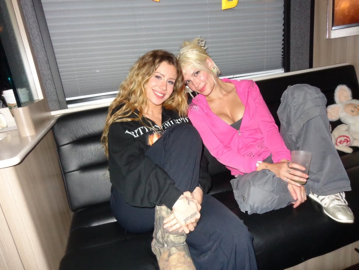 Halsey and Slayyyter photo