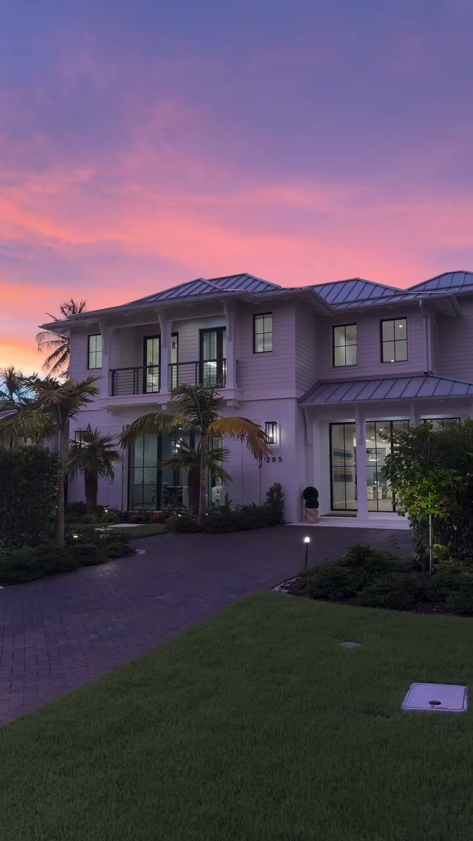 1285 modern luxury home at dusk