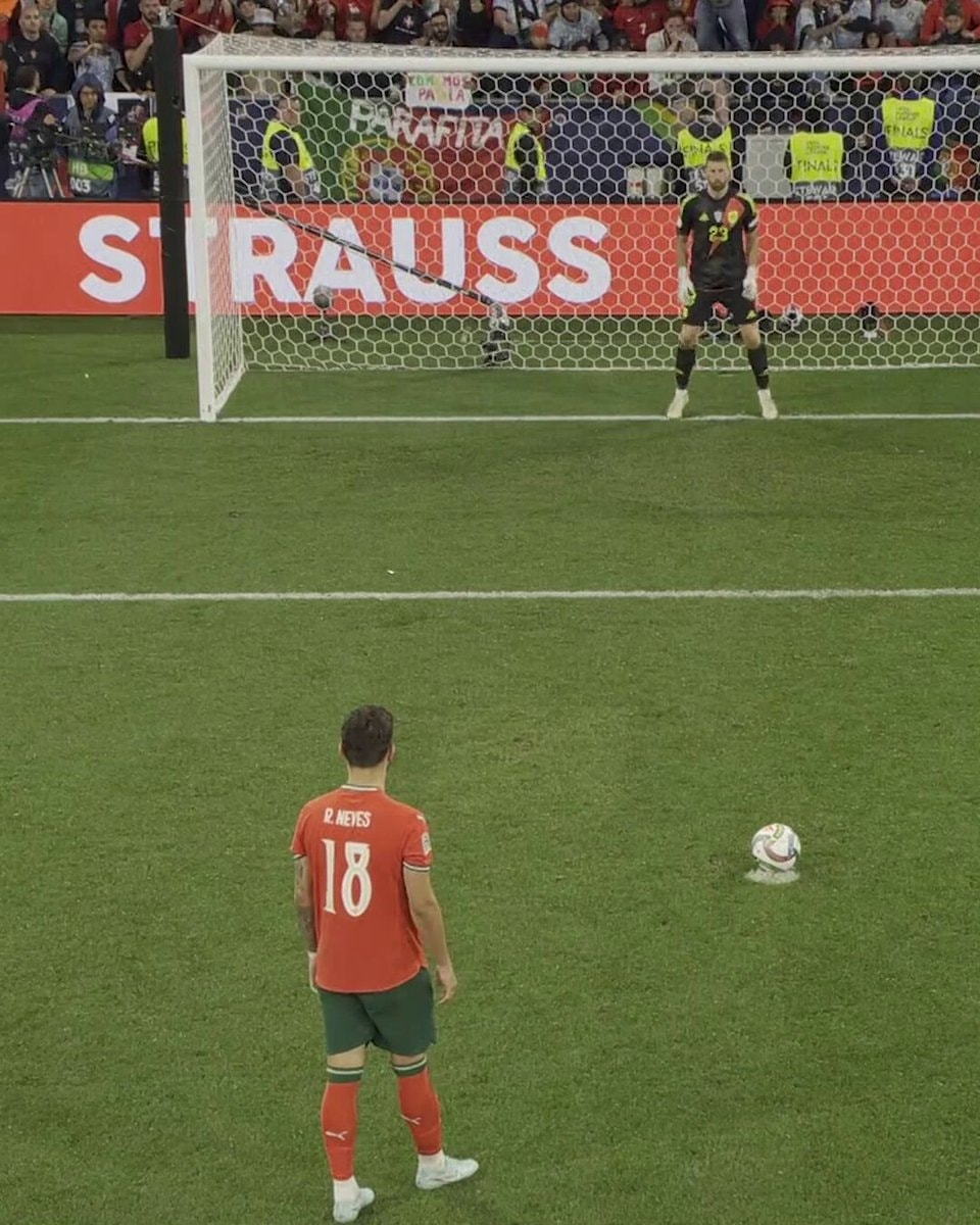 R. Neves penalty kick