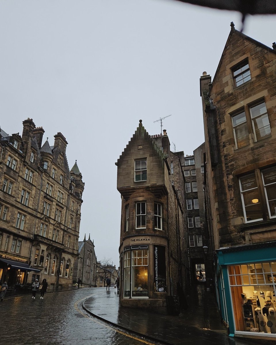 Gloomy day in Edinburgh (photo 3 of 4)