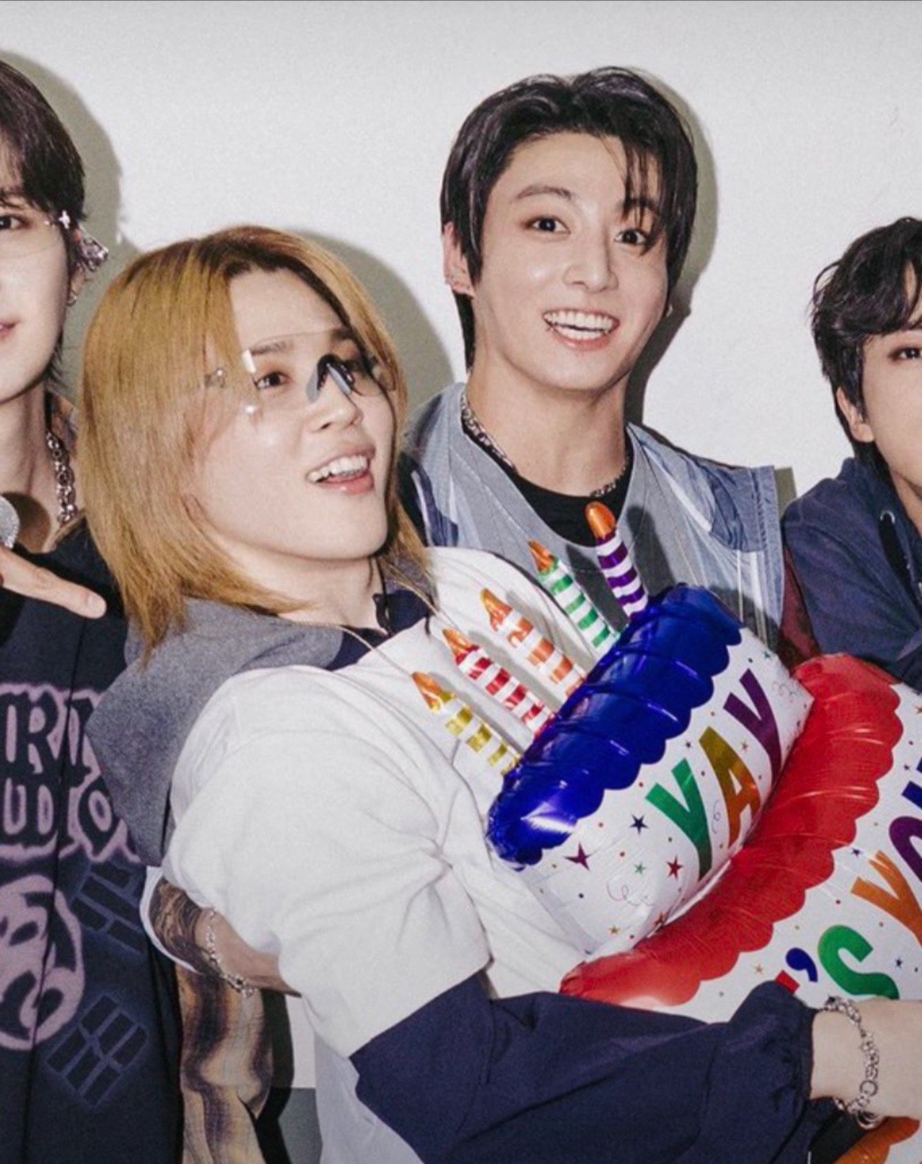 Jungkook carrying the group project