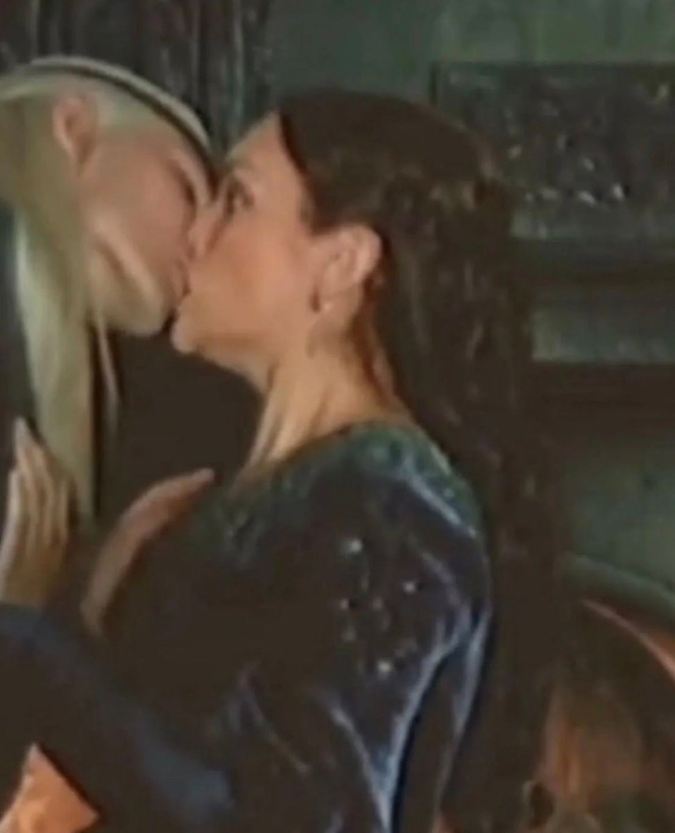 House of the Dragon Rhaenyra Alicent kiss