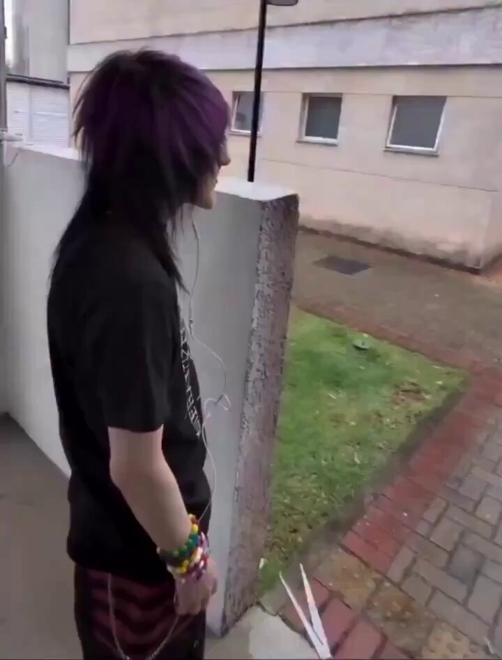 screaming and banging moment
