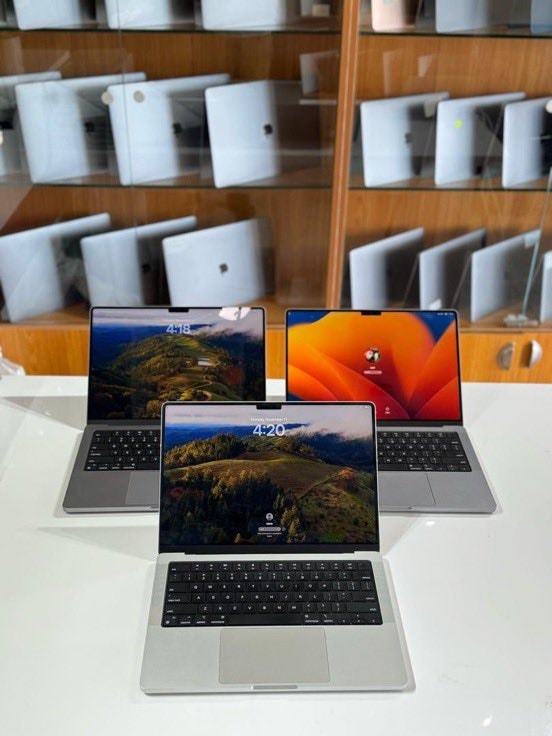 2021 MacBook Pro M1 Pro Silver