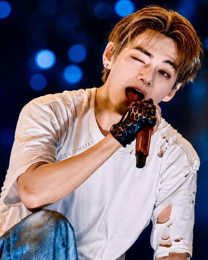 taehyung bts thv (photo 2 of 4)