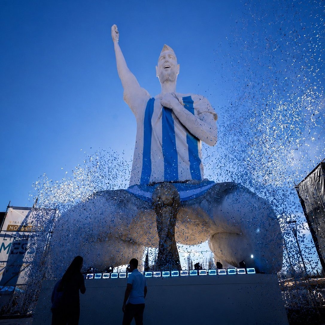 New Messi statue Argentina huge (photo 2 of 2)