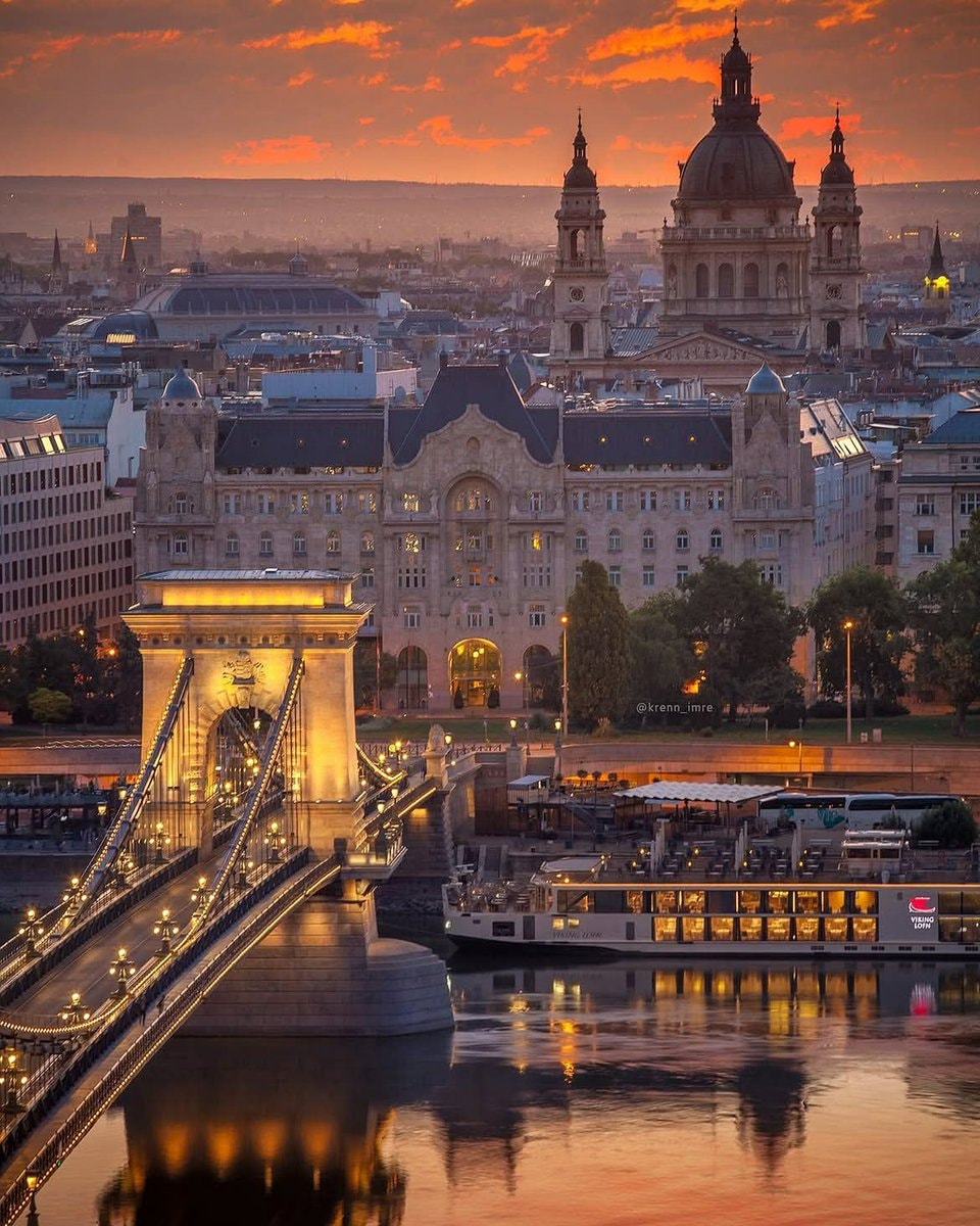 Budapest Chain Bridge sunset
