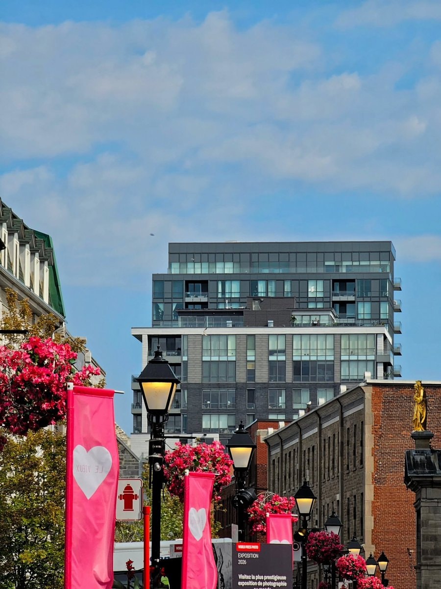 Montréal Québec street scene (photo 3 of 4)