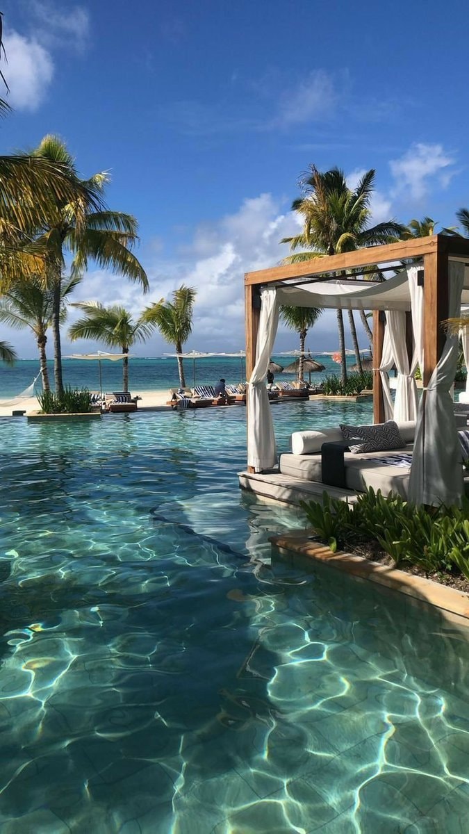 Maldives resort scene