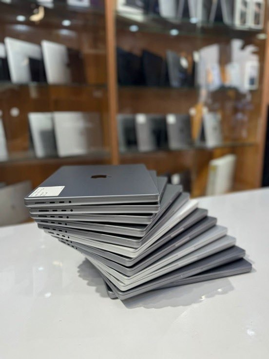 2021 MacBook Pro M1 Pro Silver (photo 2 of 2)