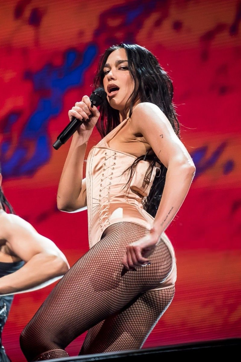 Dua Lipa commanding stage presence (photo 3 of 4)