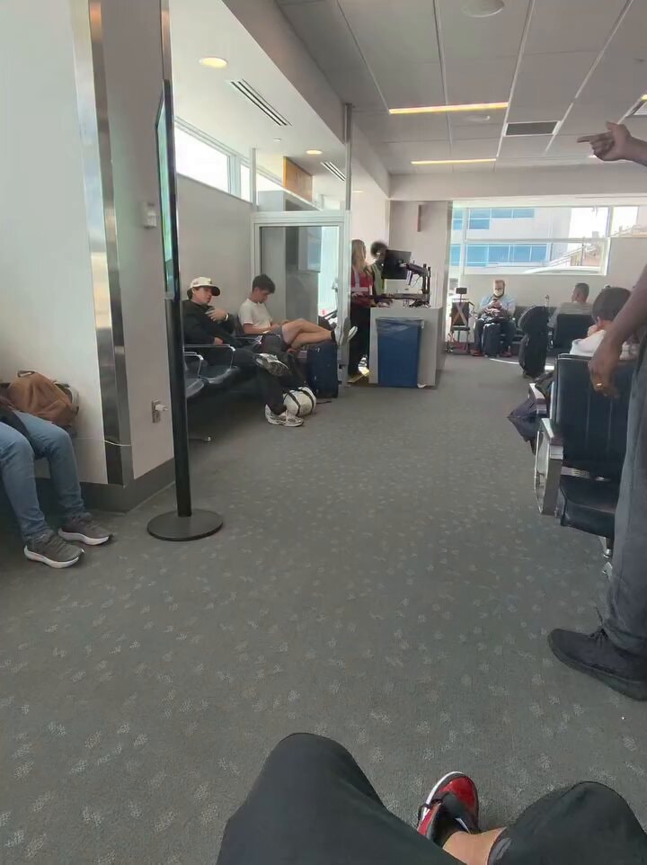 airport assault after racial slur