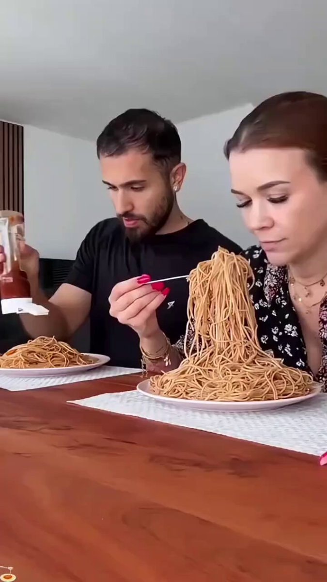 Spaghetti eating expressions