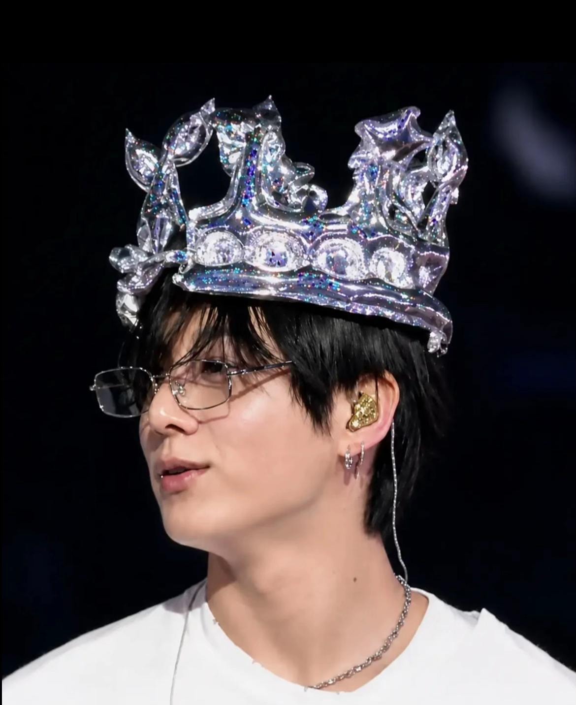 Jungkook crown edit (photo 2 of 4)
