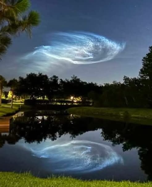 SpaceX jellyfish over Florida pier (photo 4 of 4)