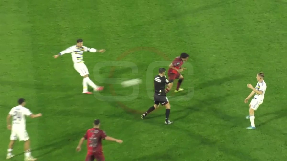 Leandro Paredes coward moment
