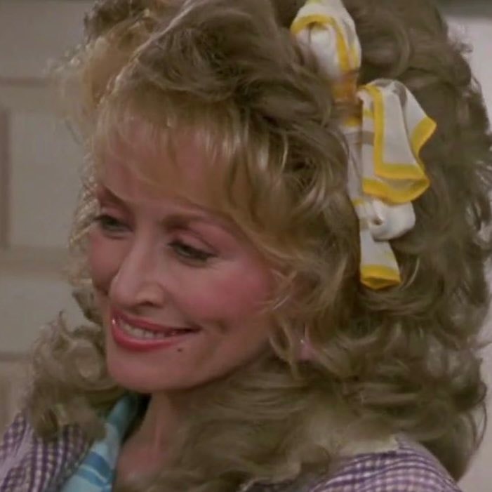 Reese Witherspoon remembers Dolly Parton ❤️ (photo 2 of 2)
