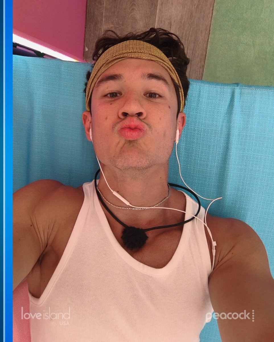 Carl Love Island USA selfie