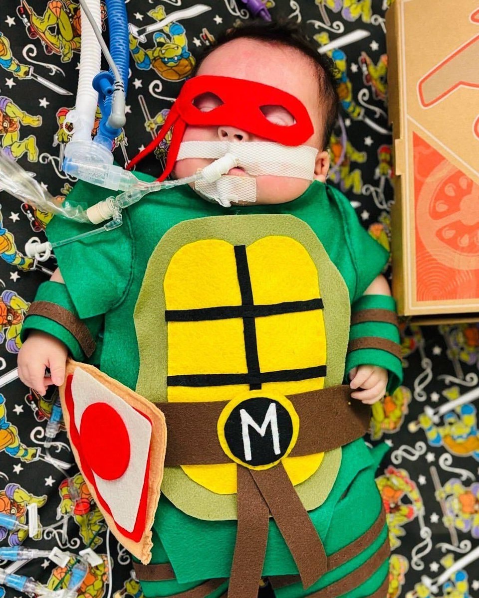 NICU Halloween costumes US (photo 4 of 4)