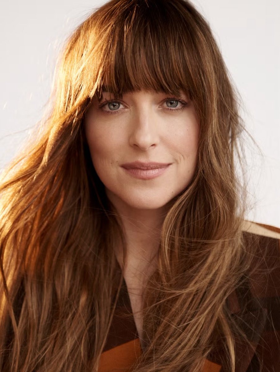 ROLE MODEL Dakota Johnson split (photo 2 of 2)
