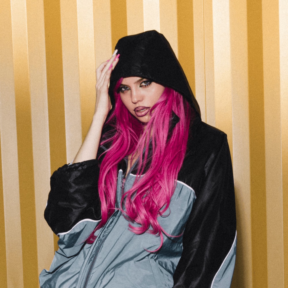 ADÉLA Ain't In LA global Spotify chart peak (photo 2 of 2)