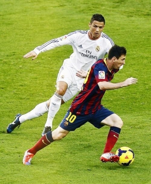 Messi vs Ronaldo goal milestones comparison (photo 2 of 2)