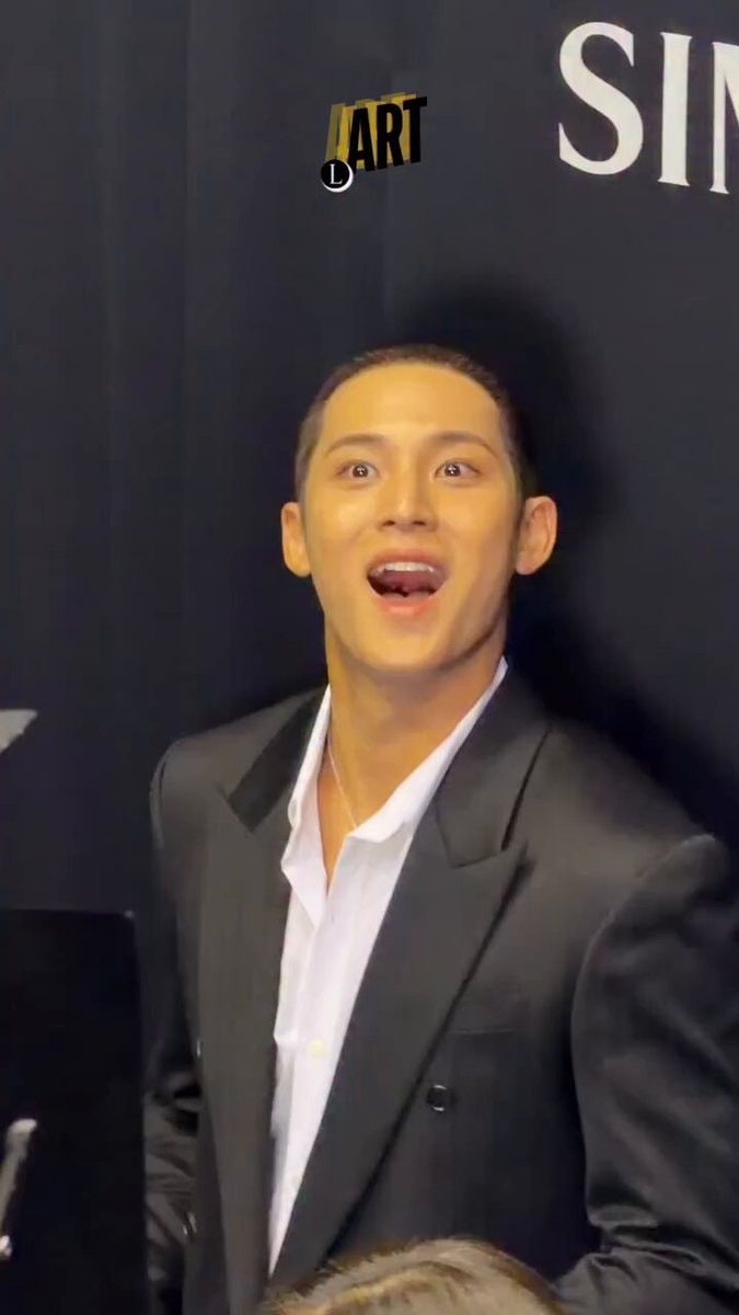 Mingyu buzz cut Simmons event