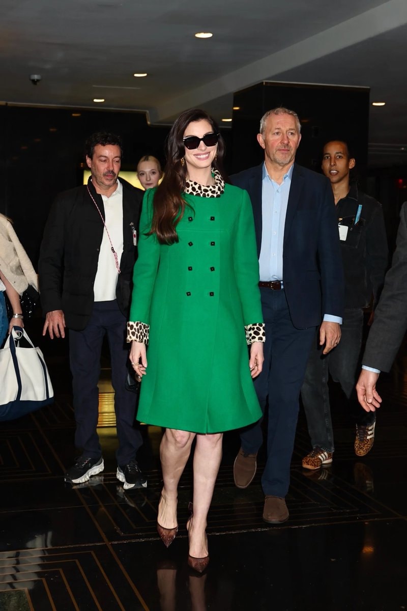 Anne Hathaway Devil Wears Prada Coat (photo 2 of 2)