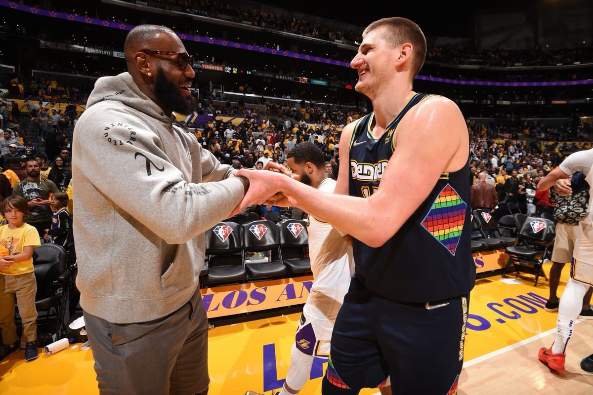 Shaq and Jokić handshake