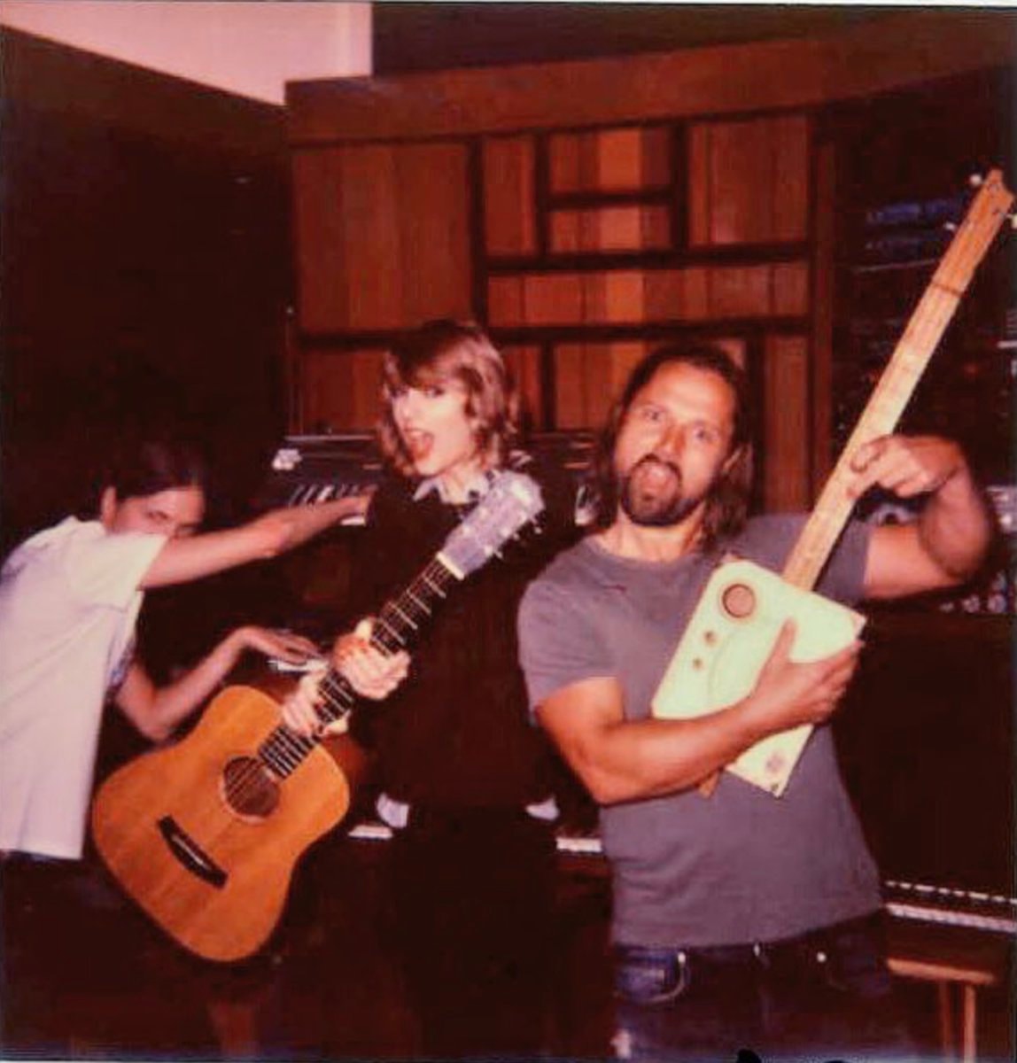 Taylor Swift I Knew You Were Trouble studio