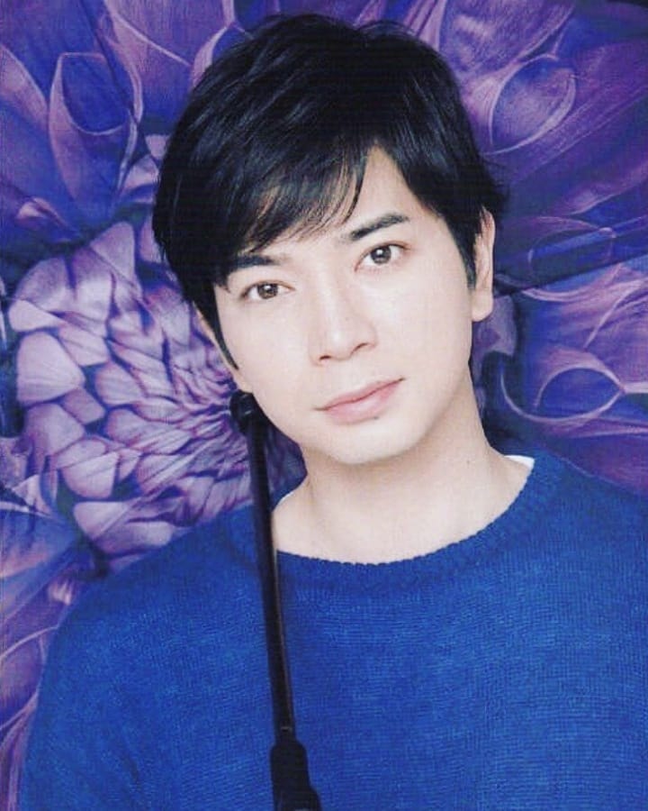Sho Sakurai umbrella portrait (photo 2 of 4)