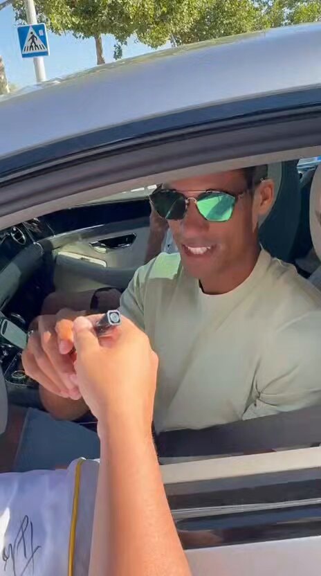Raphaël Varane signing autographs
