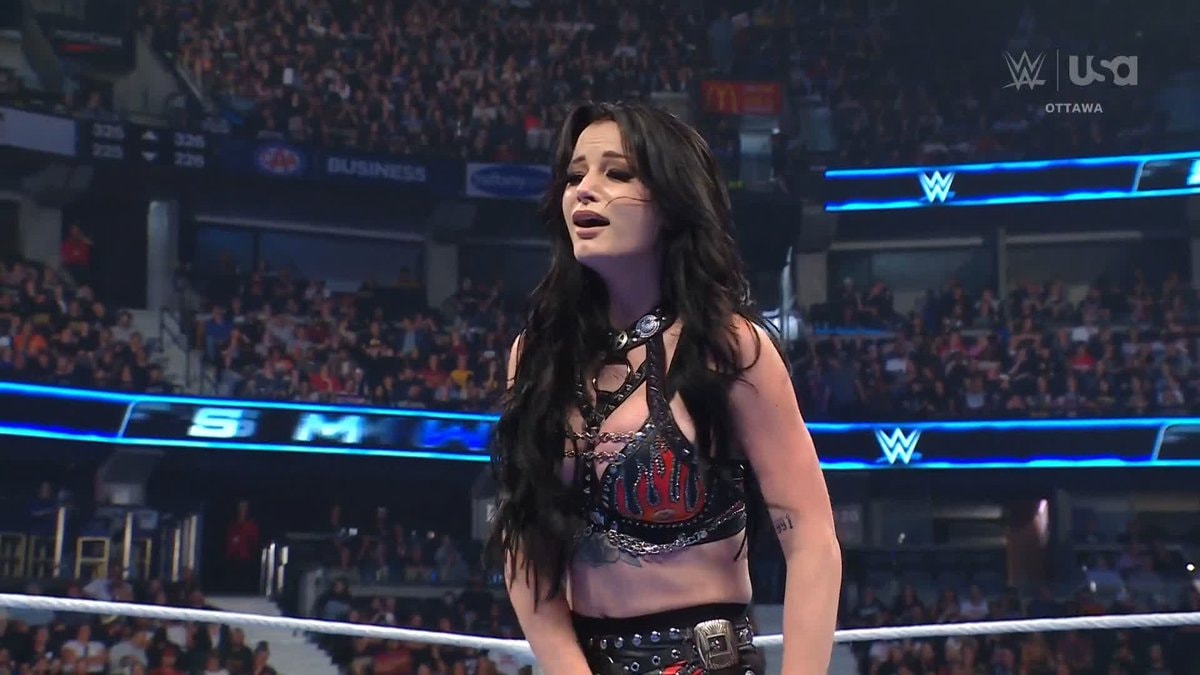 Nikki Bella attacks Paige SmackDown