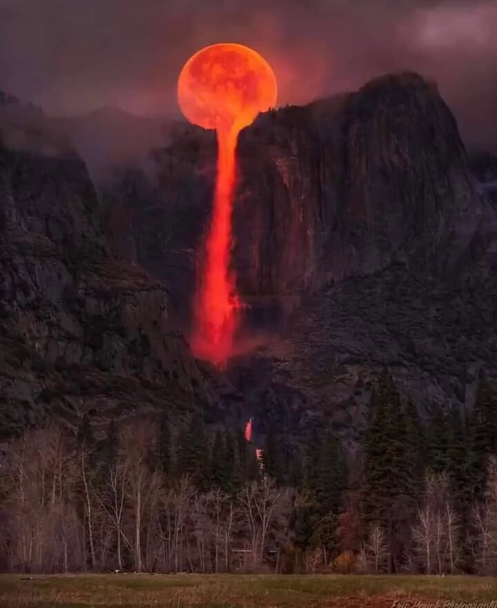 Moon melting in Yosemite National Park