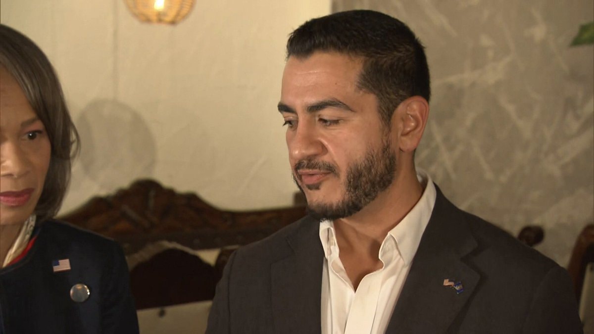 Abdul El-Sayed walks away from Oct. 7 question