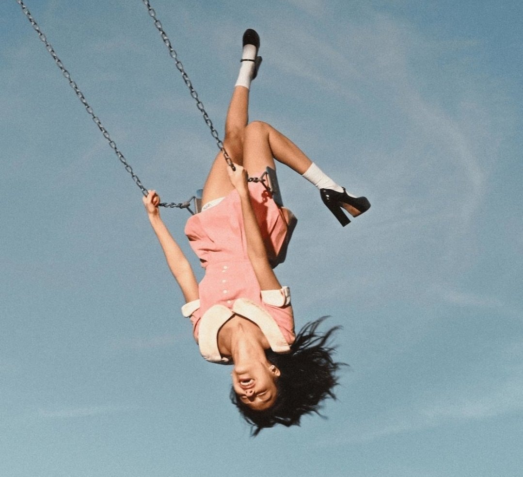 Olivia Rodrigo honeybee Conan Gray (photo 2 of 2)