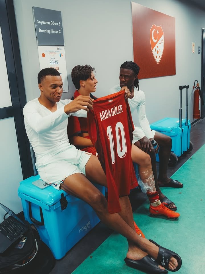 Mbappé and Arda Güler jersey swap 🥹🤍 Mbappé and Arda Güler jersey swap 🥹🤍