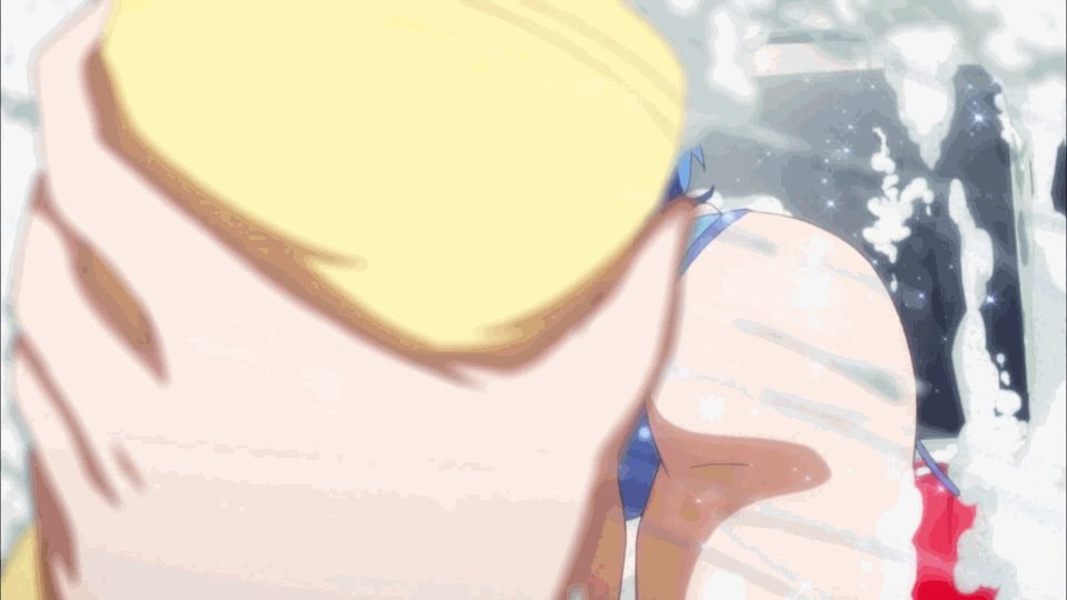 blonde hair shoulder reaction