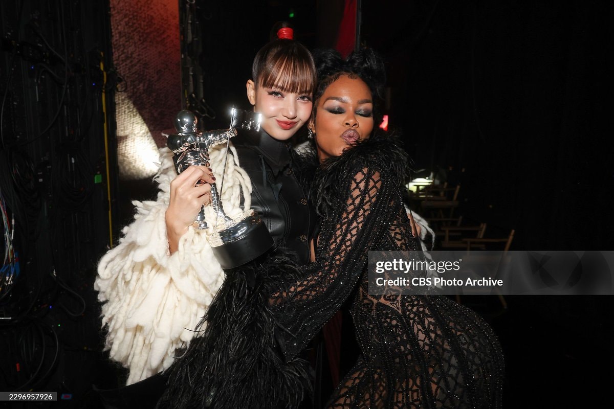 LISA and Teyana Taylor at the VMAs