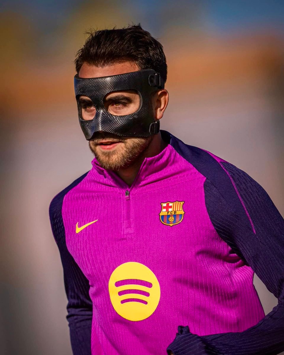 Eric Garcia broken nose mask
