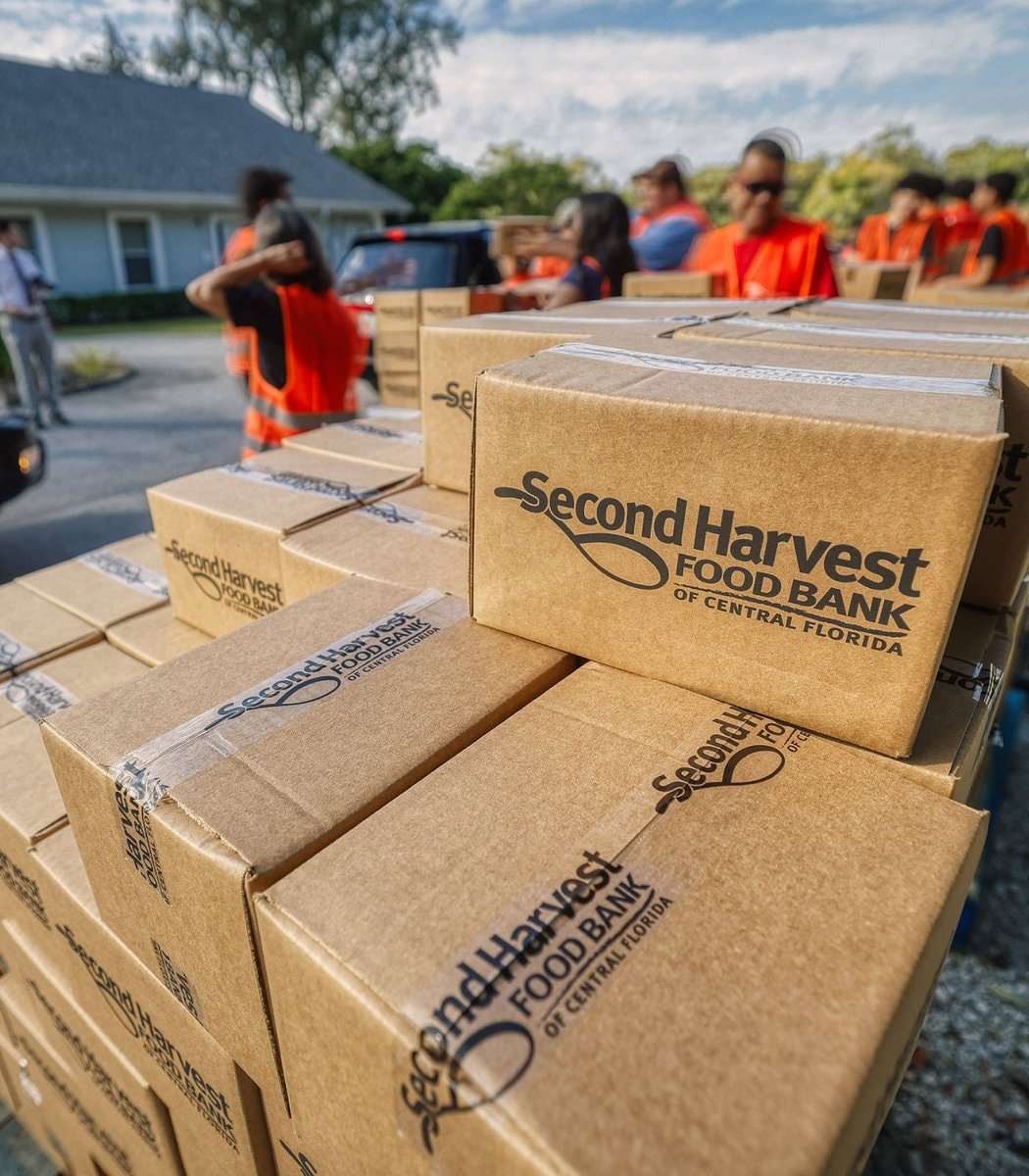 Amazon workers food stamps profit gap