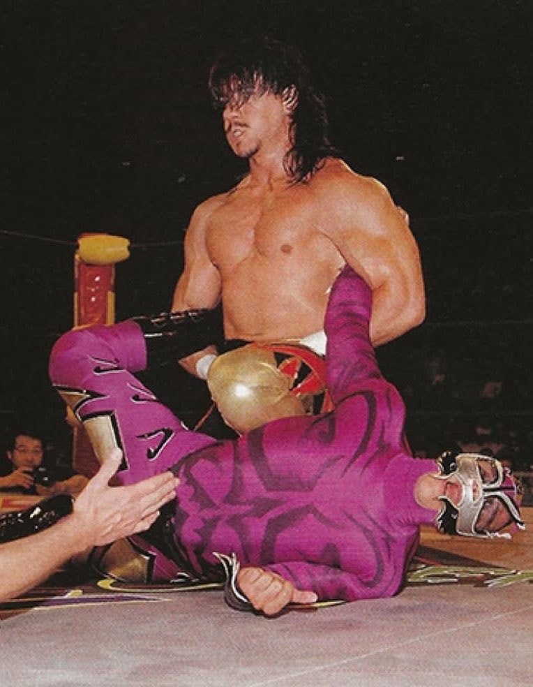 Rey Mysterio vs Eddie Guerrero WCW Halloween Havoc (photo 3 of 4)