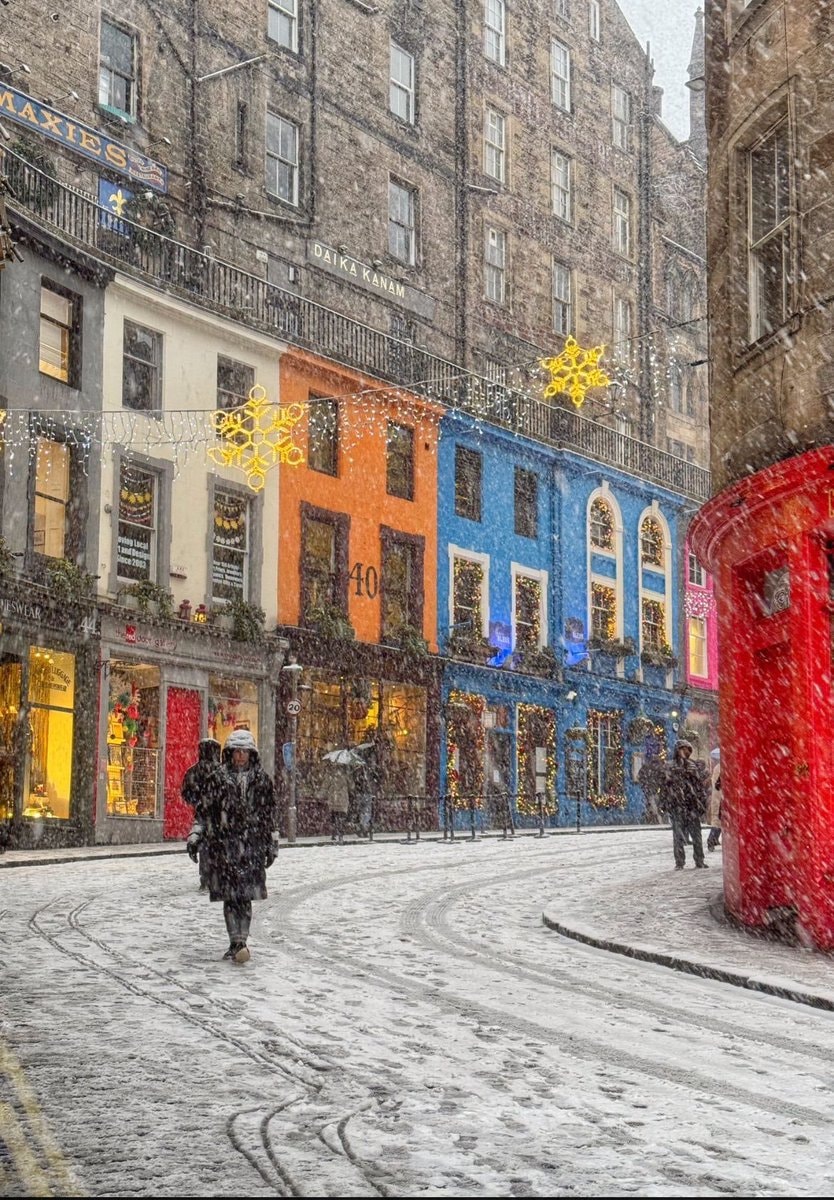 Edinburg Scotland rainy weather (photo 3 of 4)