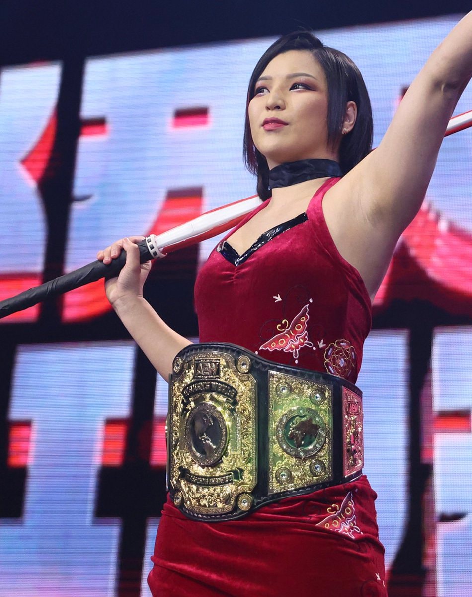 Hikaru Shida AEW double champion (photo 1 of 2)
