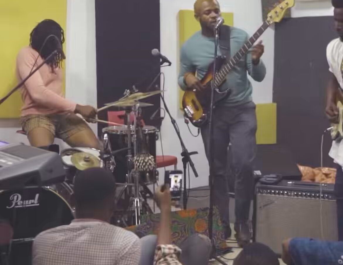 Osondu The Cavemen Live