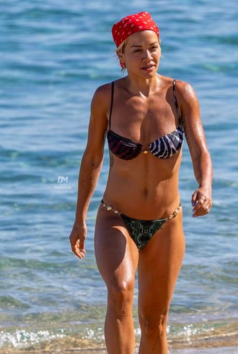 Rita Ora bikini beach (photo 1 of 2)