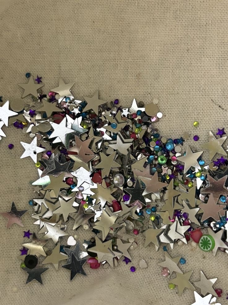 Gold star balloons (photo 4 of 4)