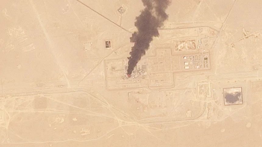Saudi East-West pipeline hit by projectiles (photo 2 of 3)