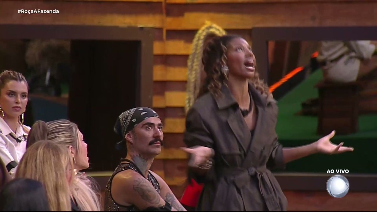 Tina warns Renata RoçaAFazenda Tina warns Renata RoçaAFazenda