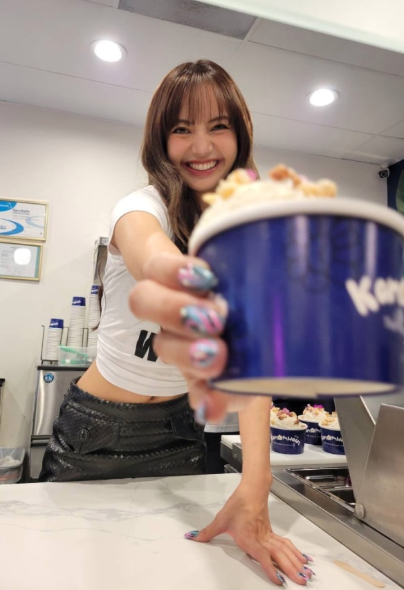Lisa SaWaDiKa LA Diva gelato Los Angeles (photo 1 of 2)
